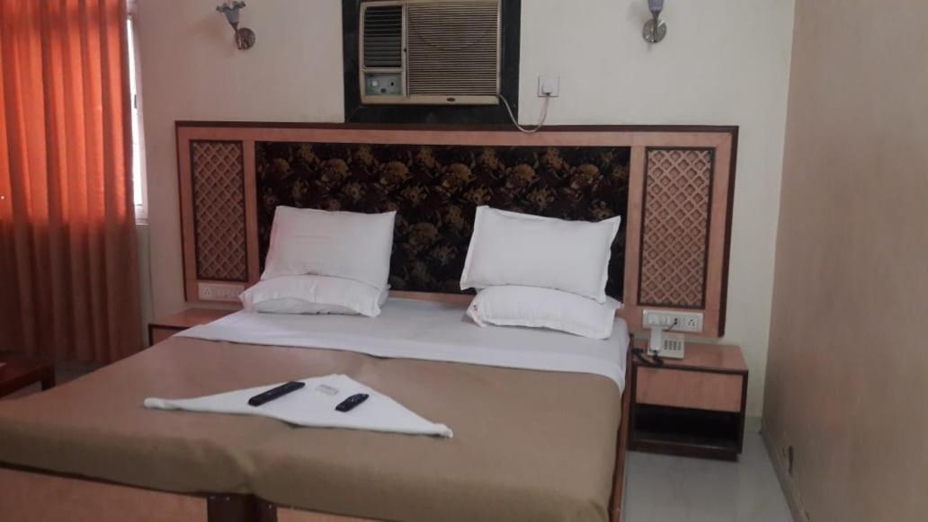 Hotel Subhash Midc Andheri Mumbai Exterior foto